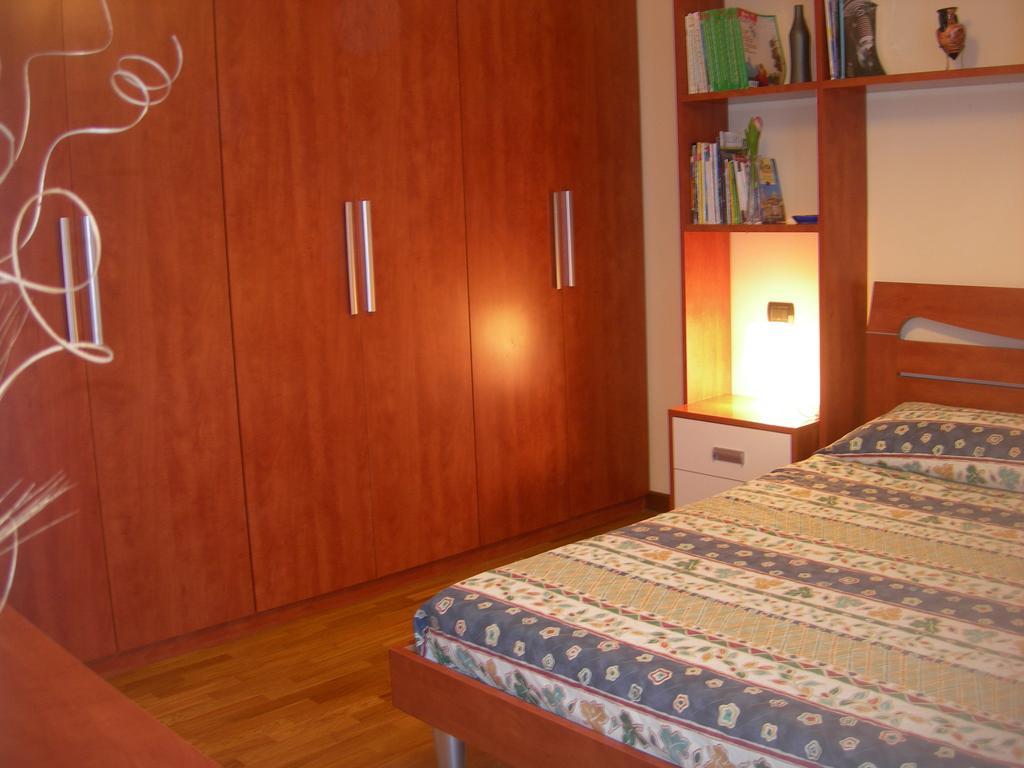 Ferienwohnung La Rondine Lucca Zimmer foto