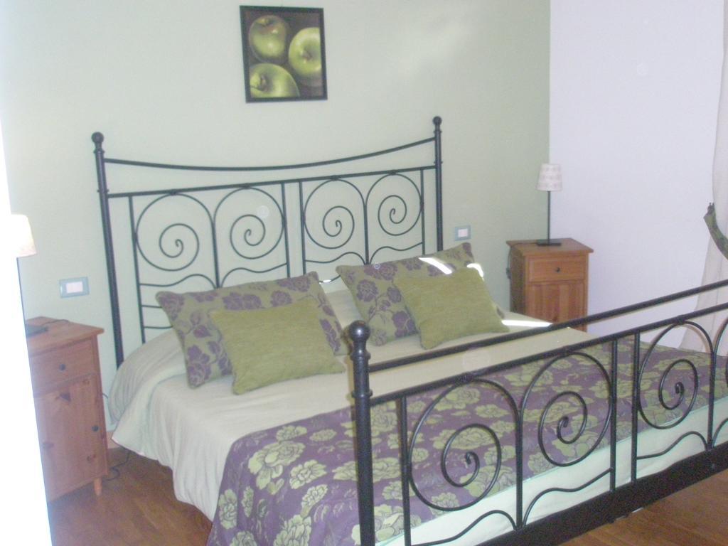 Ferienwohnung La Rondine Lucca Zimmer foto